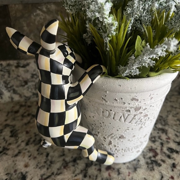 Mackenzie-Childs 🖤🤍 Courtly Check
Funny Bunny Pot Hanger 🖤🤍 NIB! Last one. - Picture 8 of 10